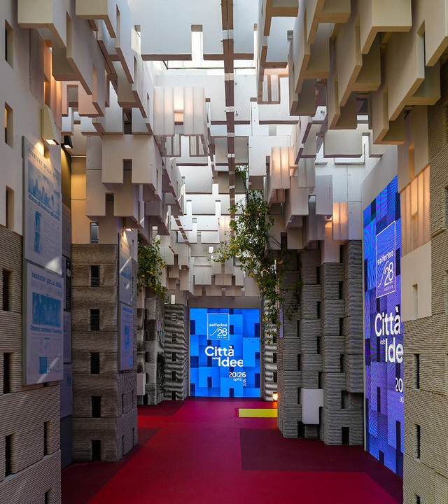Solferino 28 installation with immersive path through modular architecture and diffused lighting