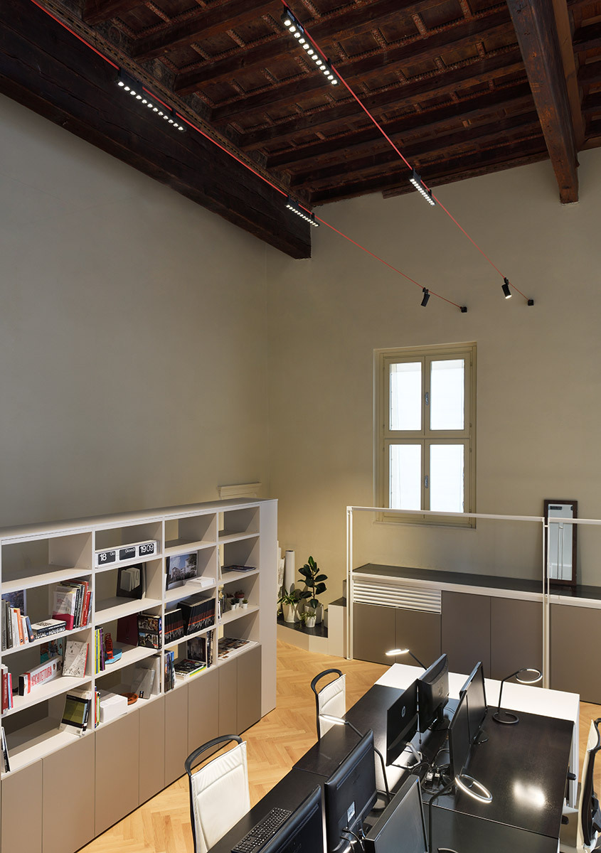 Funivia illuminates a workspace with a historic wooden ceiling, bookshelves, desks and workstations.