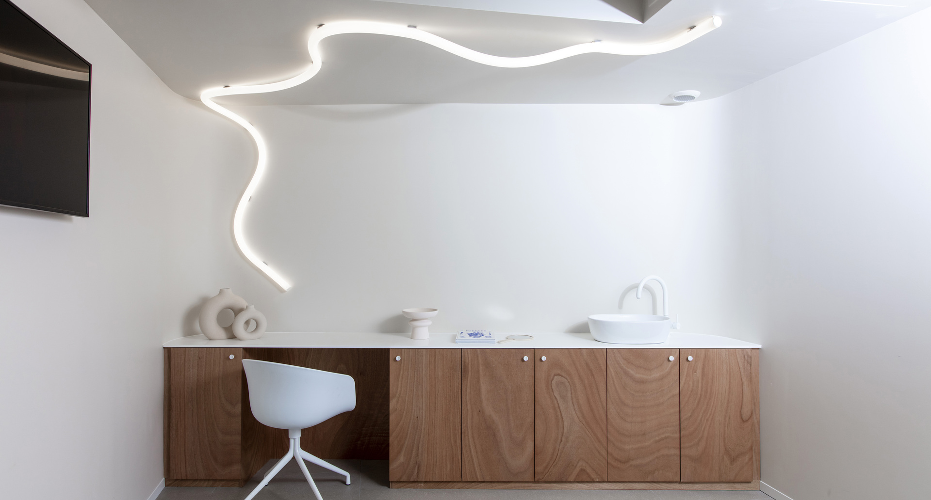 Image of the studio room lit with La Linea running from the ceiling to the wall.